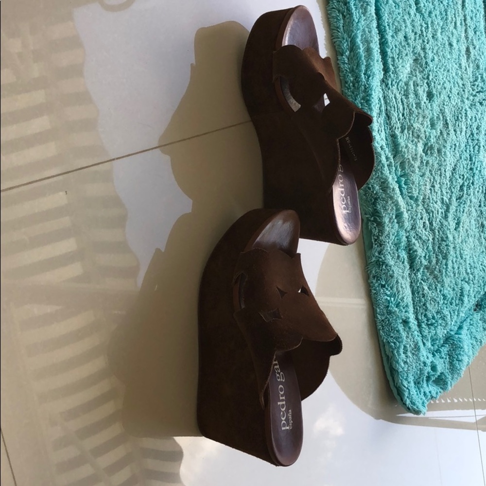 Shoes - Picture 4 of 6